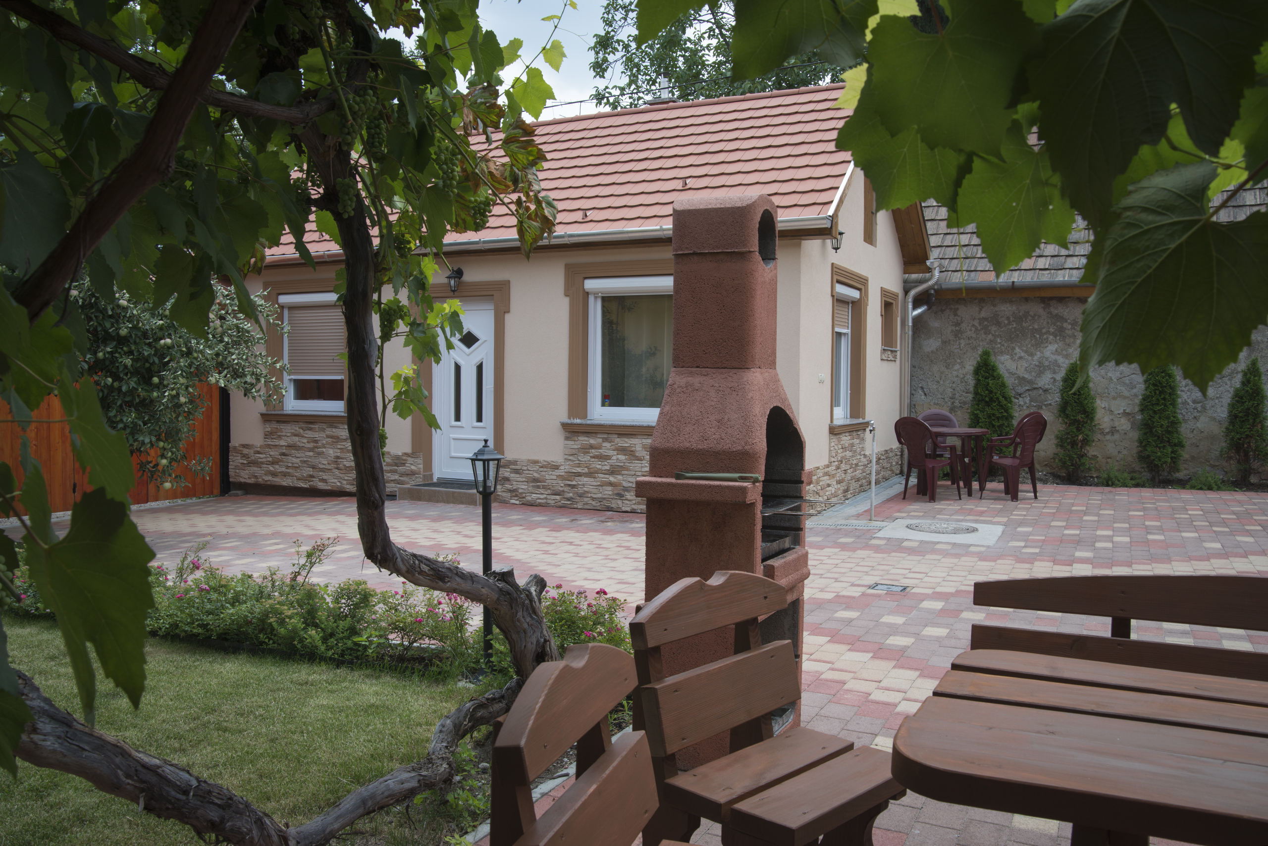 Grillezőhely szőlőlugassal